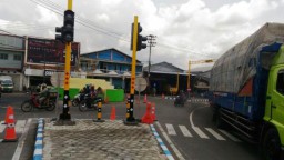 Dipasang Traffic Light, Lalulintas Pertigaan Dawuhan Harus Memutar