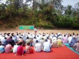 Kemarau Panjang, Air Terjun Mengering Warga Gucialit Gelar Sholat Istisqa