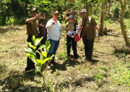 Keren..!! Orang Hutanpun Ikut Kampanyekan Salam I Like Lumajang