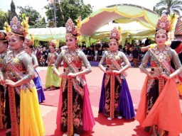 Tari Godril Lumajang Tampil Memukau di HUT Kabupaten Sumenep ke-747