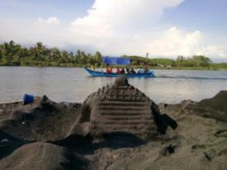 Meski Sulit, Peserta Festival Seni pasir Semangat Buat Replika Borobudur Hingga Salim Kancil