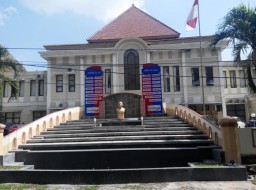 Direktur RSUD dr. Haryoto Klaim Rumah Sakit Sudah Bersih, Benarkah....?