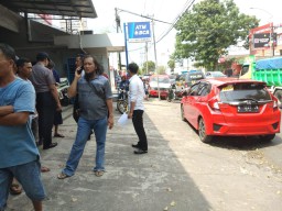 Polisi Selidiki Raibnya Uang Rp 249 Juta Depan ATM BCA Slamet Riyadi