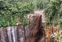 Tumpak Semeru Lumajang Banjir Bandang Viral di Media Sosial