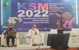 Alini Ghoni Siswi MAN Lumajang Jadi Pembicara KSM Nasional di Jakarta