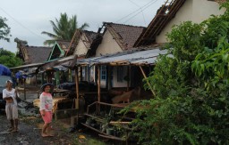 8 Rumah Warga Tumpeng Lumajang Rusak Akibat Angin Kencang