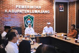 Pemkab Lumajang Siap Sukseskan Piodalan Pura Mandhara Giri Semeru