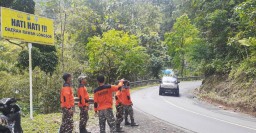 Banser Tanggap Bencana Candipuro Siaga di Jalur Lumajang Selatan