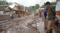 Jalan Desa Ranupani Lumajang Banjir Lumpur Akibat Hujan Deras