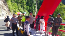 Jembatan Besuk Kobokan Lumajang Jadi Wisata Baru, Polisi Berjaga