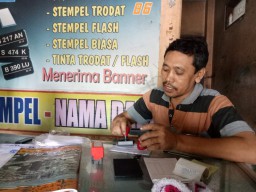 Bisnis Pembuatan Stempel di Lumajang Selalu Laris Manis