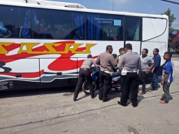 Bus Akas Asri Kabur Usai Senggol Pemotor Berhasil di Hadang di POM Klakah