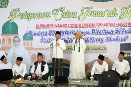 Cak Thoriq Lepas Calon Jamaah Haji Lumajang ke Baitullah