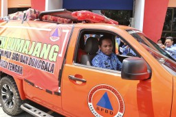 Cak Thoriq Berangkatkan Bantuan Lumajang Untuk Bencana Palu Donggala