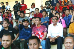 Cak Thoriq Hadir di Stadion, Nyanyi Athem dan Siap Support Semeru FC