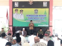 Cak Thoriq Cairkan Honor Guru Ngaji Yosowilangun, Bunda Indah  di Tekung