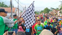 Cak Thoriq dan Bunda Indah Ikut Gerak Jalan Candil Bareng Forkopimda