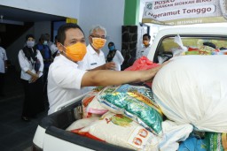 Cak Thoriq  Saluran 29 Ton Beras Bantuan Masyarakat ke Korban Corona