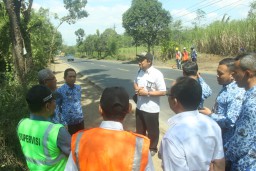 Cak Thoriq Tinjau Langsung Proyek Pelebaran Jalan Lumajang - Probolinggo