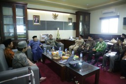 Bupati Lumajang Diskusi Soal Pendidikan dan Ekonomi Syariah di IAI Syarifuddin