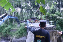 Bupati Lumajang Prioritaskan Bangun Jembatan Gesang-Sememu Putus