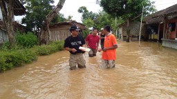 Camat Rowokangkung Pantau Lokasi Banjir Terparah