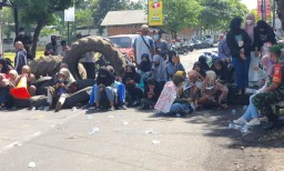 Siswa SMK WYSN Lumajang Demo Tuntut Penundaan Eksekusi Lahan Sekolah