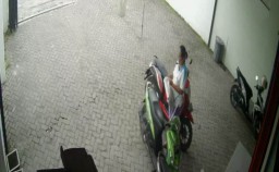 Pencuri HP Terekam CCTV di Toko Buku Tempeh Lumajang Berakhir Mediasi