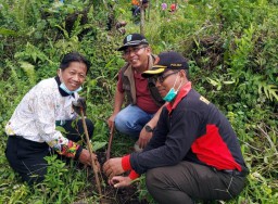 Lakukan Penghijauan, FKUB Lumajang Ajak Jangan Radikan Pada Lingkungan