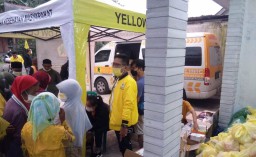 Golkar Lumajang Salurkan Bantuan Korban Semeru di Oro Oro Ombo