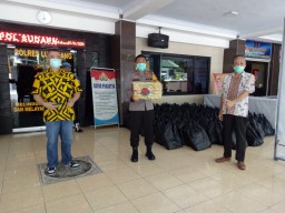 Toko Grosir Percayakan Polres Lumajang Salurkan Bantuan Sembako Corona