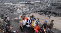 Gubernur Segera Perbaiki Infrastruktur Rusak Banjir Bandang Lumajang