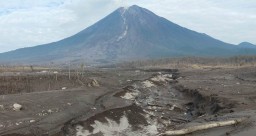 Kementrian ESDM Hentikan Pertambangan Pasir di Aliran Lahar Semeru