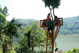 Rumah Pohon Wisata Ranu Bedali Jadi Primadona Berfoto Pengunjung