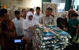 Khofifah Sapa Pekerja dan Pengusaha di Lumajang