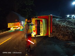 Truk Guling di Probolinggo Sebabkan Jalur Ranuyoso Lumajang Macet