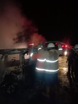 Heboh Mobil Carry Terbakar di Jalan Sukosari Lumajang, Sopir Kabur