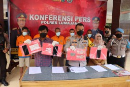 Polres Lumajang Tangkap 5 Tersangka Judi Online