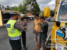 Langgar Jam Operasional, Satlantas Polres Lumajang Tilang 13 Kendaraan Truk