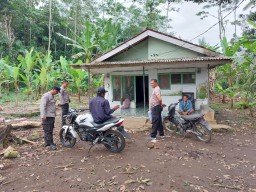 Diduga Sering Pesta Miras di Lumajang, Polisi Datangi Rumah Warga