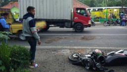 Jalur Tengkorak, Dua Santri Tewas Terlindas Truck Gandeng di Jalan Klakah