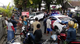 Tabrak Motor dan Pohon di Swandak Timur, Mobil Terios Ringsek