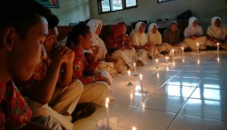 Peringati G30S PKI, SCS SMAN 3 Lumajang Nyalakan Lilin