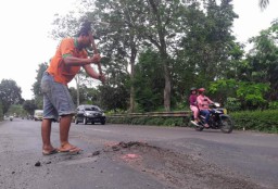 Jalur Lumajang Ranuyoso Banyak Berlubang, Pemkab Lumajang Surat Balai Besar