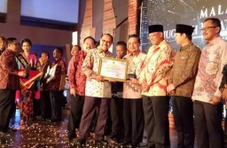 Bersama 5 Kabupaten Lain, Lumajang Terima Anugerah Pariwisata Jawa Timur 2017