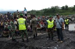 Operasi Tambang Pasir, Petugas Lakukan Pembinaan pada Penambang dan Sopir Truck