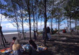 Tahun Baru, Pantai Watu Pecak Bisa Jadi Pilihan Berlibur Bersama Keluarga