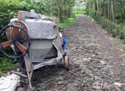 Disidak Dewan, 2 Jalan Rabat Beton di Desa Salak Tak Tergarap