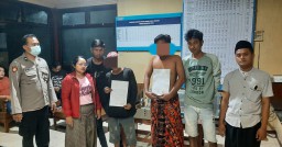 Parah, 2 Pemuda Pesta Miras di Pinggir Jalan Raya Tekung Lumajang