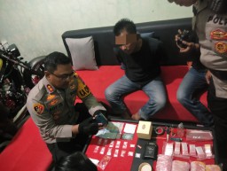 Polres Lumajang Grebek Rumah Pengedar Sabu